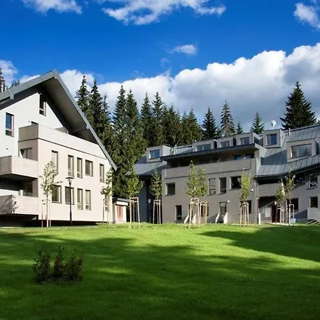 Family Resident S Terasou, Garáží, Kuchyňskou Linkou, Vhodné I Pro Rodiny S Dětmi, U Sjezdovky Pro Děti, Bobové Dráhy, Free Parking, Free Wifi, Výhled Do Zahrady S Posezením Na Terase, Dětské Hřiště V Areálu