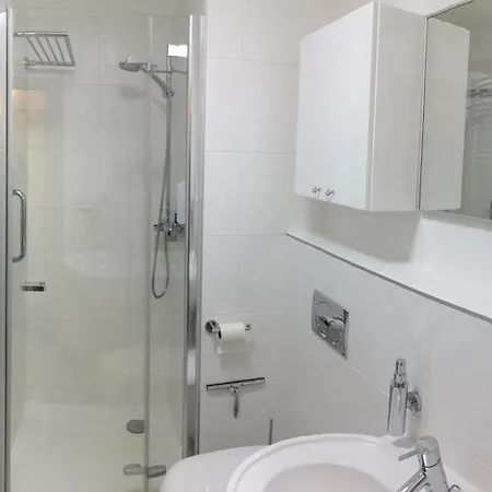 Family Resident S Terasou, Garazi, Kuchynskou Linkou, Vhodne I Pro Rodiny S Detmi, V Tesne Blizkosti Anenskeho Udoli, Bobove Drahy, Free Parking, Free Wifi, Vyhled Do Zahrady S Posezenim Na Terase, Detske Hriste V Arealu Apartamento *