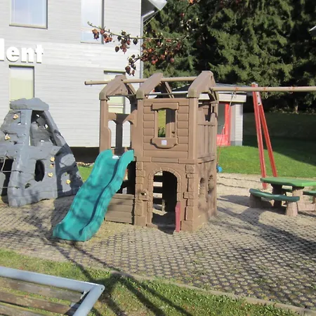 Family Resident S Terasou, Garazi, Kuchynskou Linkou, Vhodne I Pro Rodiny S Detmi, V Tesne Blizkosti Anenskeho Udoli, Bobove Drahy, Free Parking, Free Wifi, Vyhled Do Zahrady S Posezenim Na Terase, Detske Hriste V Arealu *